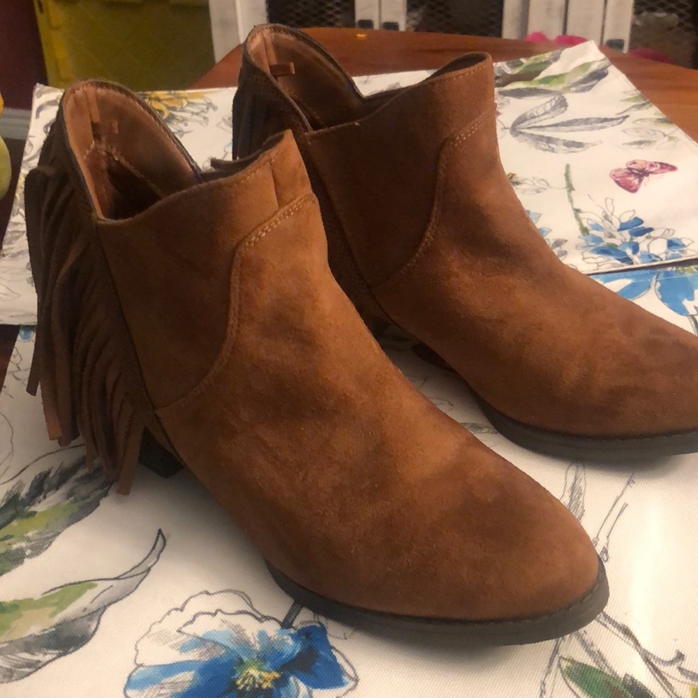 Brown fringed short boots